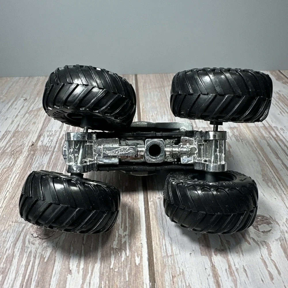Hot Wheels Monster Truck Motosaurus Stegosaurus Dinosaur 1:64